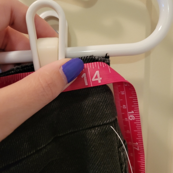 Good American Good Curve Black Distressed Fray Hem Skinny Jeans Size 12 / 31 - Picture 9 of 9